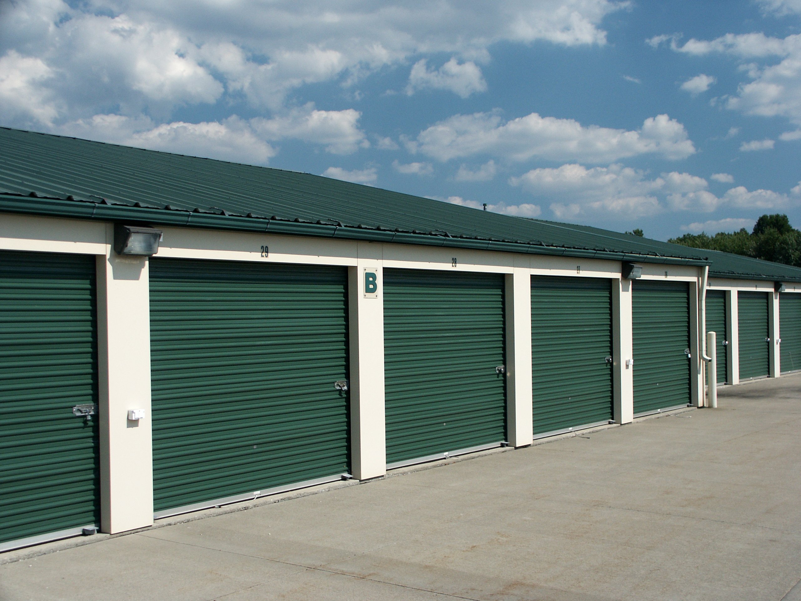 Local Storage Options: Why Locally-Owned Beats National Chain - 422 ...